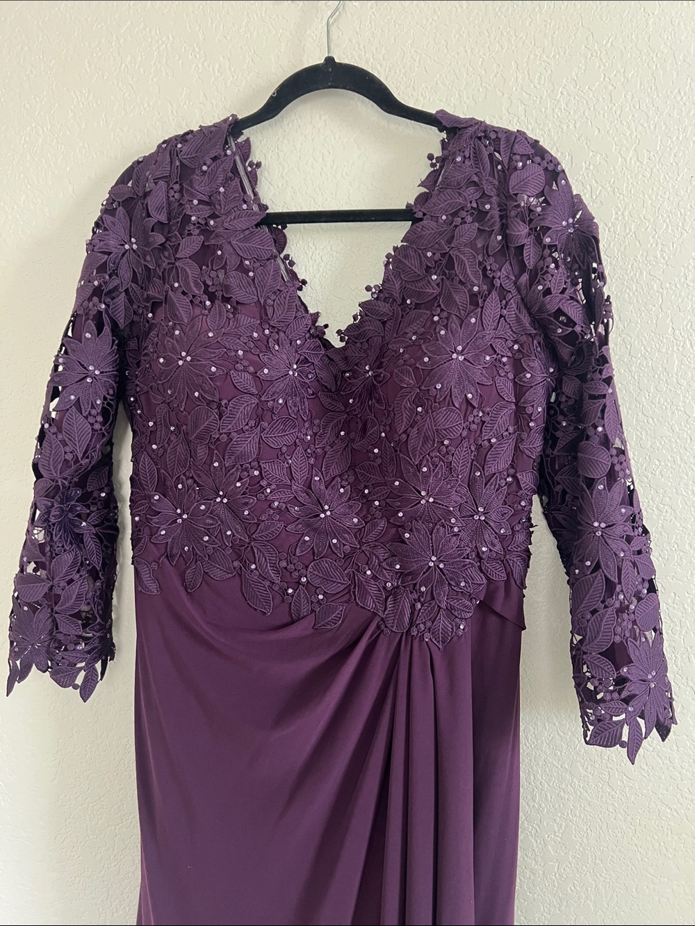 MGNY Madeline Gardner New York 72418 Long Formal Dress In Eggplant . Size 14 - Picture 5 of 12